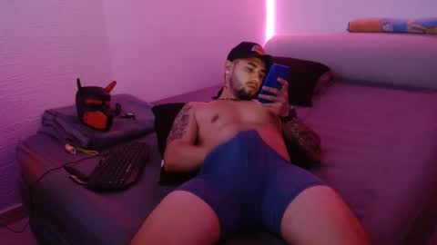 Snapshot of miialiiam0 chatting on 01/08/25, 10:48 Mia and Liam online show from 01/08/25, 10:48