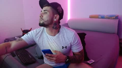 Snapshot of miialiiam0 chatting on 01/09/25, 07:52 Mia and Liam online show from 01/09/25, 07:52