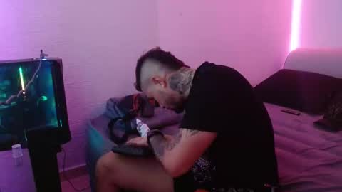 Snapshot of miialiiam0 chatting on 01/11/25, 01:27 Mia and Liam online show from 01/11/25, 01:27