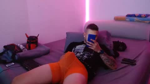 Snapshot of miialiiam0 chatting on 01/11/25, 04:27 Mia and Liam online show from 01/11/25, 04:27