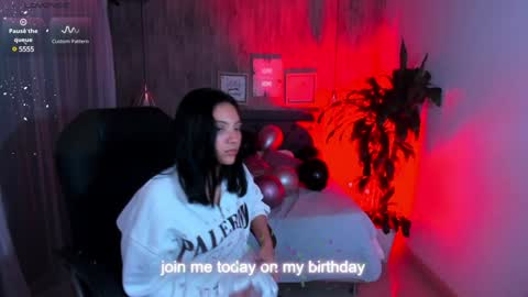 Snapshot of miichael_black chatting on 12/25/24, 09:54 Michael Black online show from 12/25/24, 09:54