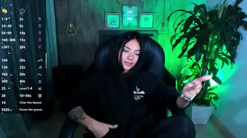 Snapshot of miichael_black chatting on 12/04/25, 11:02 Michael Black online show from 12/04/25, 11:02