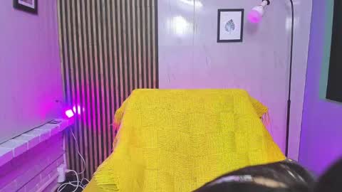 miilu  online show from 11/17/25, 03:34