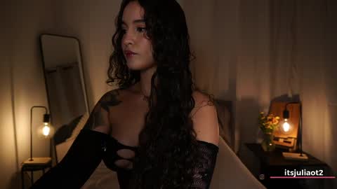 Snapshot of miissjulia chatting on 05/27/26, 01:35 online show from 05/27/26, 01:35