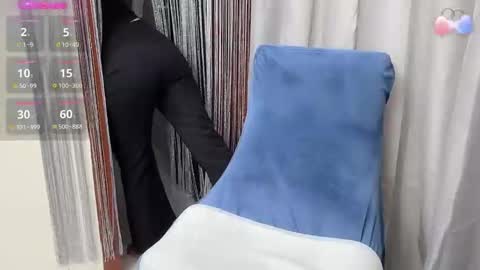 Snapshot of miixuuee chatting on 11/13/25, 01:15 Ema online show from 11/13/25, 01:15