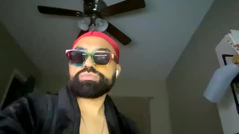 Snapshot of mik138 chatting on 10/12/25, 02:43 mik138 online show from 10/12/25, 02:43