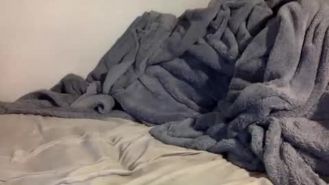 mika_hanma online show from 11/22/25, 05:28