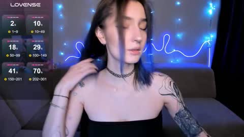 Mika online show from 12/17/25, 12:33