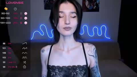 Snapshot of mika_reid chatting on 07/17/26, 11:06 Mika online show from 07/17/26, 11:06