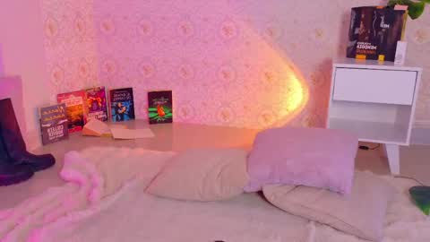 mika_velvet online show from 04/15/26, 07:58