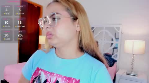 Snapshot of mikaelastonne chatting on 11/08/25, 12:05 Mikaela blondie bigass online show from 11/08/25, 12:05