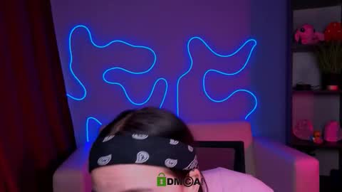 Mika online show from 11/21/25, 11:20