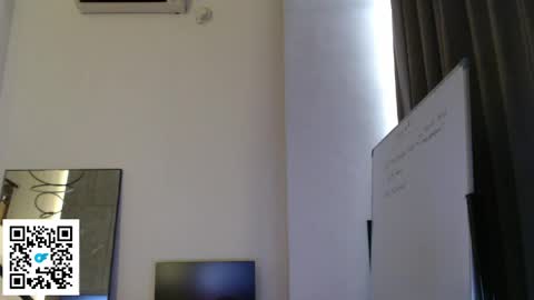 Snapshot of mikamilkies chatting on 05/26/26, 10:33 Mikamilkies online show from 05/26/26, 10:33