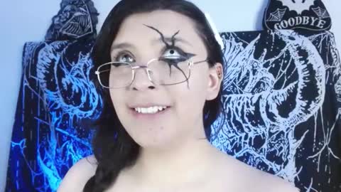 Snapshot of mikaskullcs chatting on 10/24/25, 10:17 Mika online show from 10/24/25, 10:17