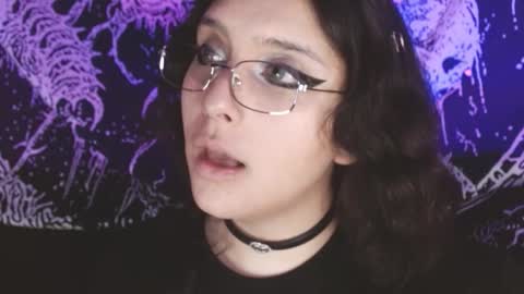 Snapshot of mikaskullcs chatting on 11/19/25, 10:54 Mika online show from 11/19/25, 10:54