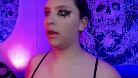 Snapshot of mikaskullcs chatting on 11/23/25, 10:31 Mika online show from 11/23/25, 10:31