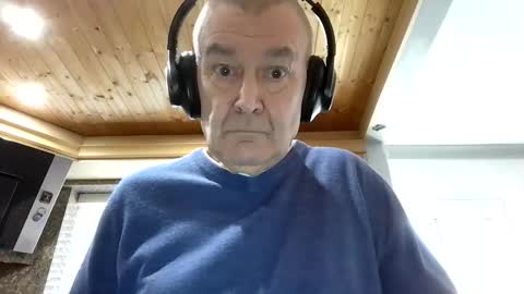 mike26051 online show from 11/19/25, 01:22