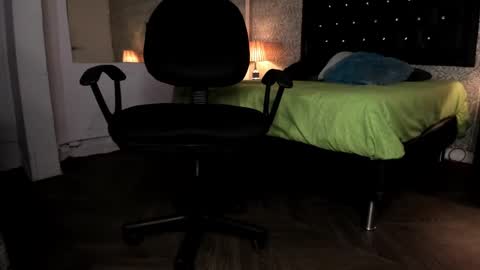 Snapshot of mike2_wills chatting on 12/07/24, 09:50 Mike2 wills online show from 12/07/24, 09:50