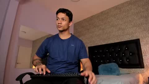 Snapshot of mike2_wills chatting on 12/13/24, 09:57 Mike2 wills online show from 12/13/24, 09:57