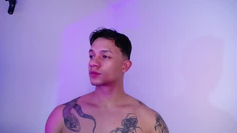 Snapshot of mike2_wills chatting on 12/14/24, 04:31 Mike2 wills online show from 12/14/24, 04:31