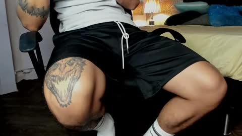 Snapshot of mike2_wills chatting on 12/28/24, 03:26 Mike2 wills online show from 12/28/24, 03:26