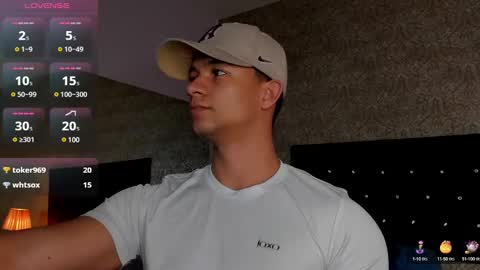 Snapshot of mike2_wills chatting on 12/30/24, 06:53 Mike2 wills online show from 12/30/24, 06:53