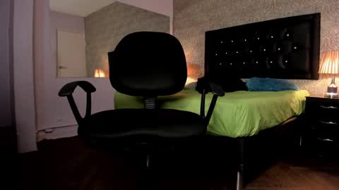 Snapshot of mike2_wills chatting on 01/08/25, 10:26 Mike2 wills online show from 01/08/25, 10:26