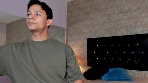 Snapshot of mike2_wills chatting on 01/11/25, 03:44 Mike2 wills online show from 01/11/25, 03:44