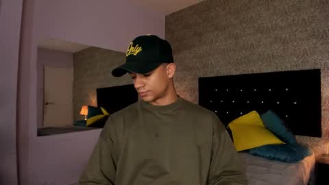 Snapshot of mike2_wills chatting on 01/18/25, 06:03 Mike2 wills online show from 01/18/25, 06:03