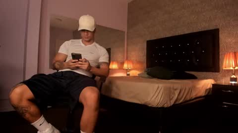 Snapshot of mike2_wills chatting on 01/24/25, 03:32 Mike2 wills online show from 01/24/25, 03:32