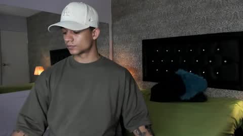 Snapshot of mike2_wills chatting on 02/02/25, 04:59 Mike2 wills online show from 02/02/25, 04:59