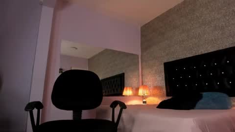 Snapshot of mike2_wills chatting on 02/05/25, 03:45 Mike2 wills online show from 02/05/25, 03:45