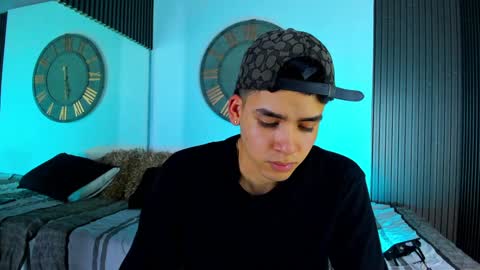 Mike 0233 online show from 02/04/25, 03:54