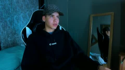 Mike 0233 online show from 03/12/25, 04:08