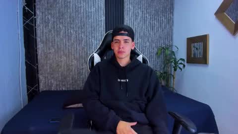 Mike 0233 online show from 10/04/25, 04:32