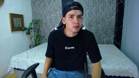 Mike 0233 online show from 10/19/25, 04:35