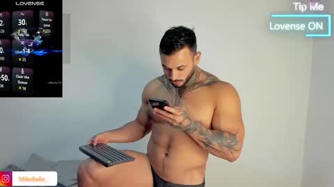 Snapshot of mike_belle chatting on 11/14/25, 11:24 Mike Belle online show from 11/14/25, 11:24