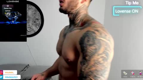 Snapshot of mike_belle chatting on 12/15/25, 11:53 Mike Belle online show from 12/15/25, 11:53