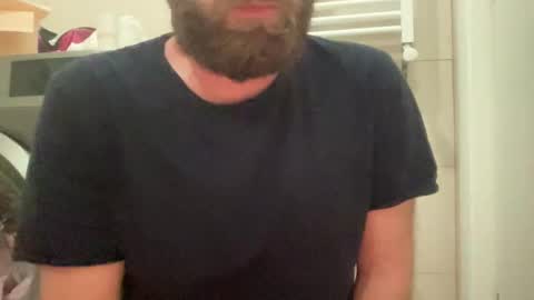 Snapshot of mike_berlin1 chatting on 12/19/25, 11:01 MIke online show from 12/19/25, 11:01