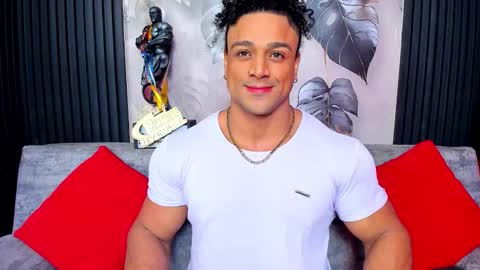 Snapshot of mike_estevess chatting on 11/01/25, 09:44 online show from 11/01/25, 09:44