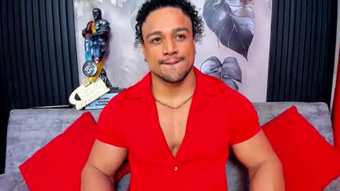 Snapshot of mike_estevess chatting on 12/14/25, 05:57 online show from 12/14/25, 05:57