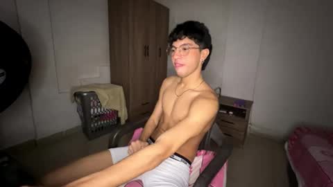 Snapshot of mike_pineapple chatting on 10/23/25, 03:28 Mike Pineapple online show from 10/23/25, 03:28