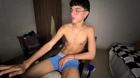 Snapshot of mike_pineapple chatting on 10/31/25, 03:40 Mike Pineapple online show from 10/31/25, 03:40