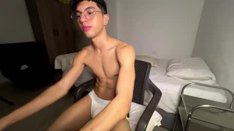 Snapshot of mike_pineapple chatting on 11/21/25, 05:06 Mike Pineapple online show from 11/21/25, 05:06