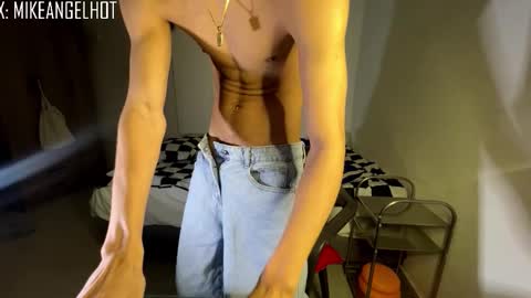 Snapshot of mike_pineapple chatting on 12/15/25, 07:29 Mike Pineapple online show from 12/15/25, 07:29