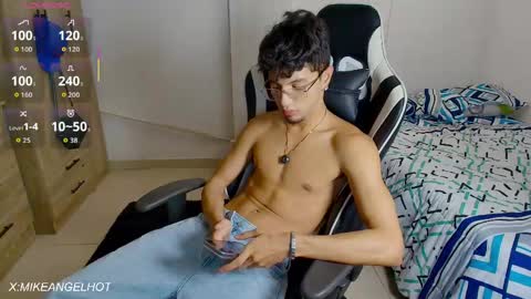 Snapshot of mike_pineapple chatting on 06/03/26, 03:31 Mike Pineapple online show from 06/03/26, 03:31
