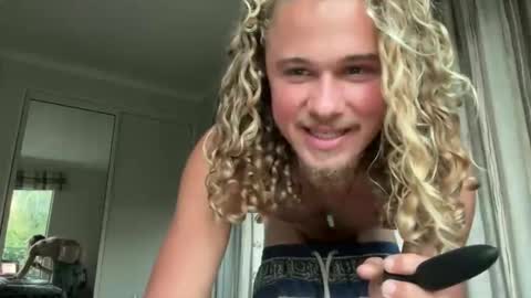 Snapshot of mike_sunn chatting on 03/15/26, 06:30 Mike online show from 03/15/26, 06:30