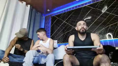 Snapshot of mikebellaco chatting on 11/27/25, 01:40 Mike El Bellaco online show from 11/27/25, 01:40