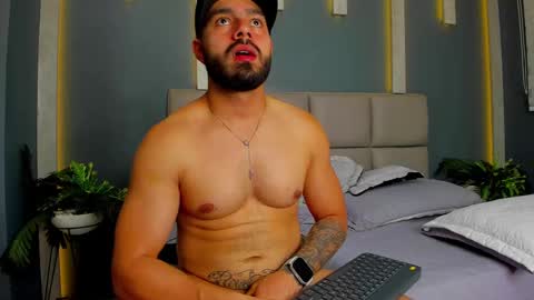 Snapshot of mikeblare chatting on 12/30/24, 01:37 Mike Blare online show from 12/30/24, 01:37