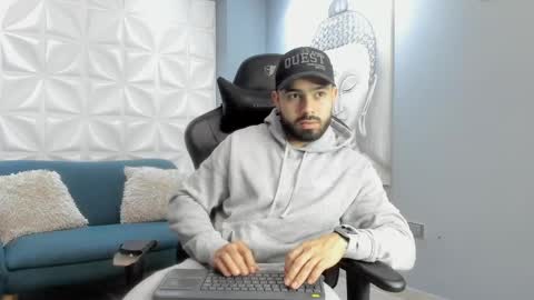 Snapshot of mikeblare chatting on 01/04/25, 07:13 Mike Blare online show from 01/04/25, 07:13